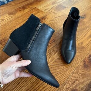 Clarks Ellanie Vibe Black Leather Suede Heeled Booties/Boots Sz 7 Pointy Toe